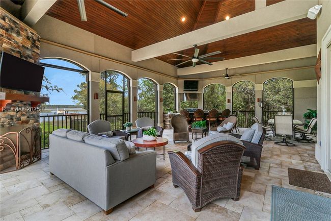 Covered lanai | Image 55