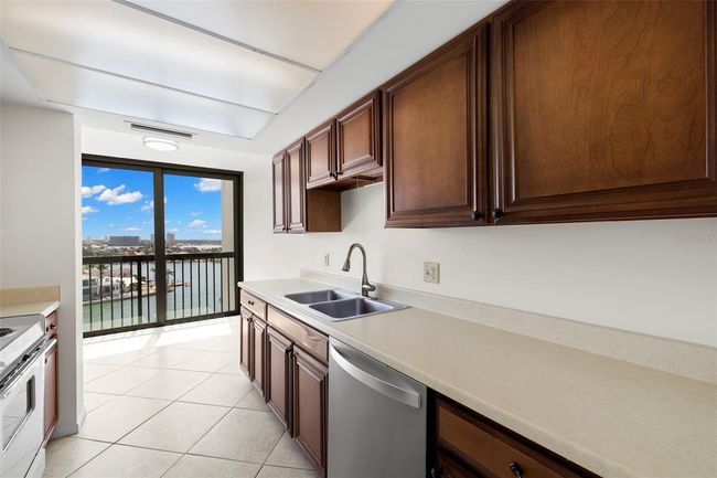 Kitchen | Image 4