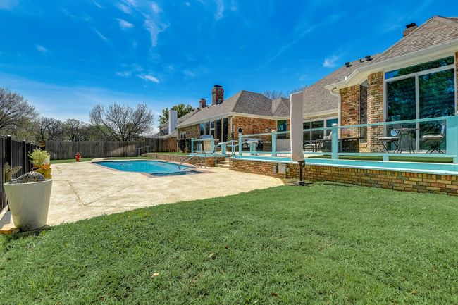 Side yard with artificial turf | Image 36