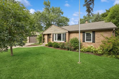 100 Elm St, Crystal Lake, IL, 60014-5911 | Card Image