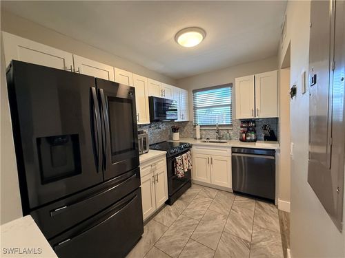 apt-303-160 Turtle Lake Ct, NAPLES, FL, 34105-2312 | Card Image