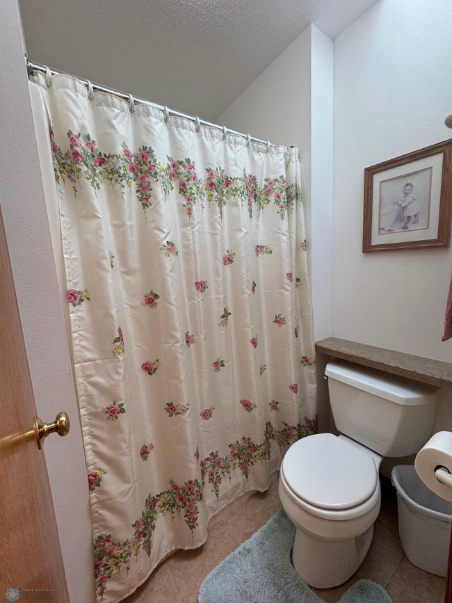 Private Bath (Skylight in Area) | Image 50