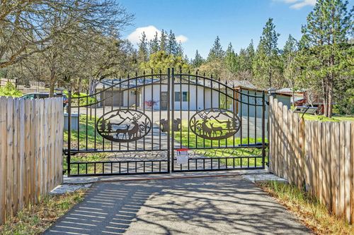 5700 Highway 238, Jacksonville, OR, 97530-9124 | Card Image