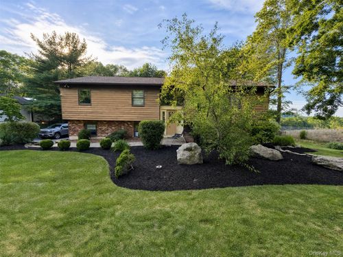 15 Arlington Dr, Monroe, NY, 10950-2201 | Card Image