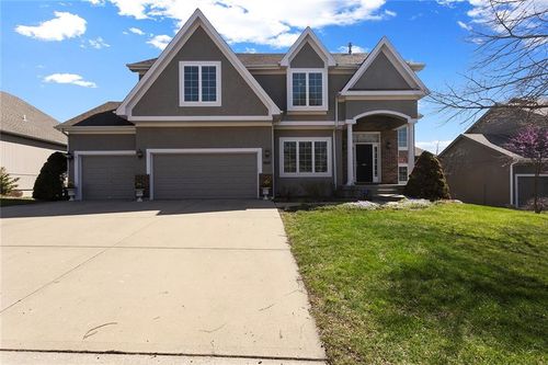 9409 N Laurel Ave, Kansas City, MO, 64157-8603 | Card Image