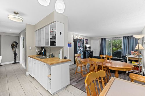 112-9847 Manchester Dr, Burnaby, BC, V3N4P4 | Card Image