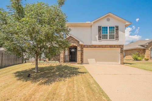8505 Mystic Trl, Fort Worth, TX, 76118-7453 | Card Image
