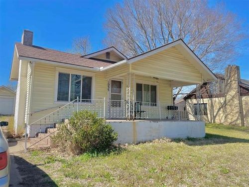1035 N A St, Arkansas City, KS, 67005-1405 | Card Image