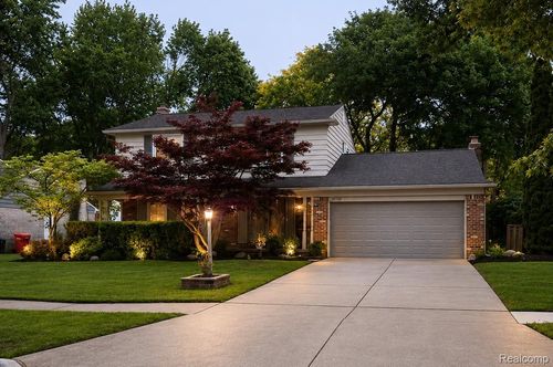 30745 Red Maple Ln, Southfield, MI, 48076-5354 | Card Image