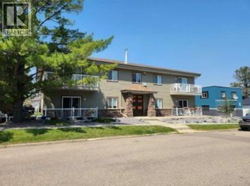 5032 51a St, Sylvan Lake, AB, T4S1E3 | Card Image