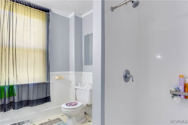 Very large, featuring crown molding | Image 23