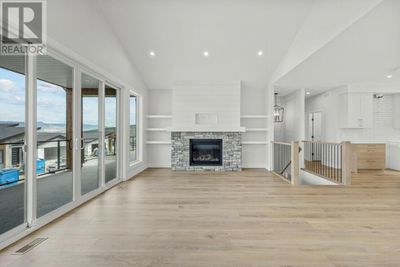 1095 Collinson Crt, House other with 4 bedrooms, 3 bathrooms and 4 parking in Kelowna BC | Image 2