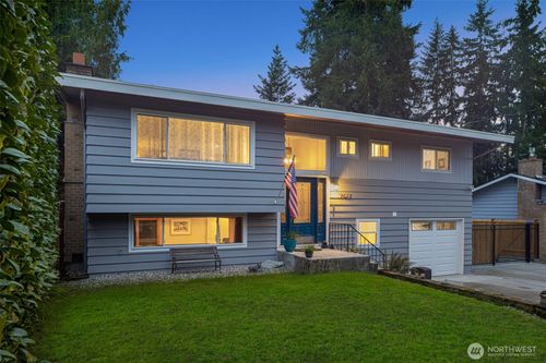 7627 Ne 202nd Place, Kenmore, WA, 98028 | Card Image