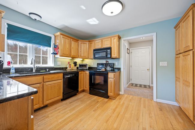 Kitchen | Image 8