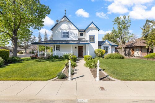 3074 Burgan Ave, Clovis, CA, 93611-5231 | Card Image