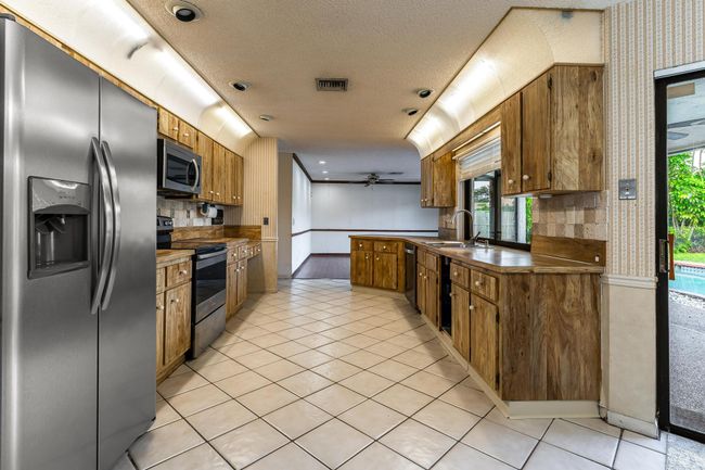 648 Nw 100 Th Ln, House other with 4 bedrooms, 2 bathrooms and null parking in CORAL SPRINGS FL | Image 8