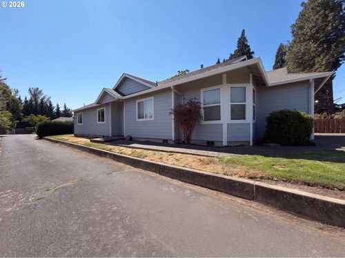 1586 Ne Grandhaven St, McMinnville, OR, 97128-9148 | Card Image