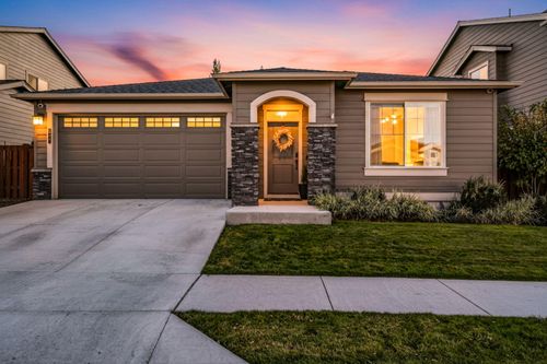972 Ne Steins Pillar Dr, Prineville, OR, 97754-1668 | Card Image