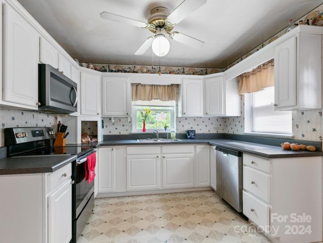 63 Ford St, House other with 3 bedrooms, 2 bathrooms and null parking in Canton NC | Image 5