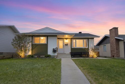 124 Maitland Dr Ne, Calgary, AB, T2A5A5 | Card Image