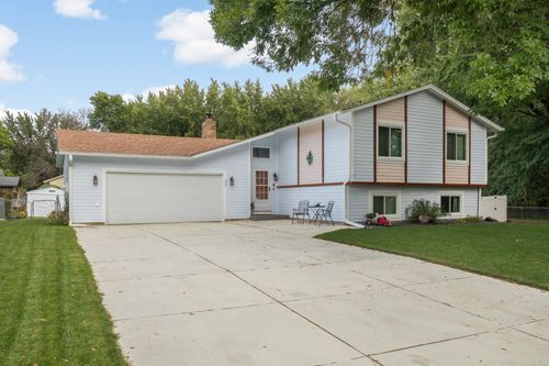 622 73rd Way N, Brooklyn Park, MN, 55444-2609 | Card Image
