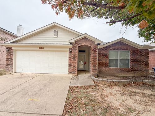 1737 White Feather Ln, Fort Worth, TX, 76131-5432 | Card Image