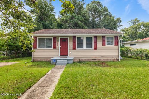426 New River Dr, Jacksonville, NC, 28540-6006 | Card Image