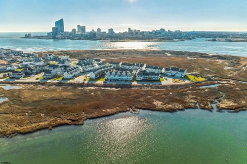 18 Horizon Ln, Brigantine, NJ, 08203-3641 | Card Image