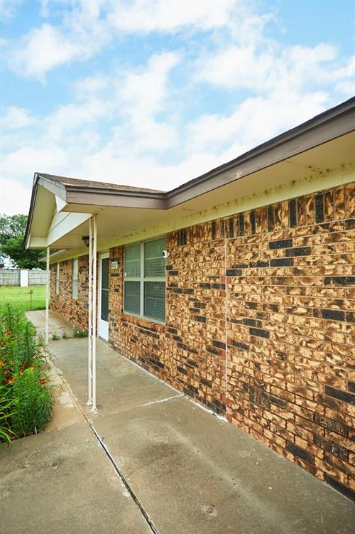 10009 Lark Rd, Weatherford, OK, 73096-2630 | Card Image