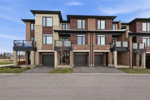 44-590 N Service Rd, Stoney Creek, ON, L8E0K5 | Card Image