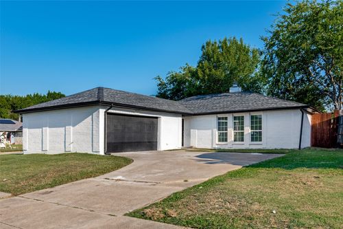 2301 Stillmeadow Dr, Arlington, TX, 76014-2718 | Card Image