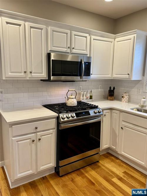 66 King St, Nutley, NJ, 07110-3356 | Card Image