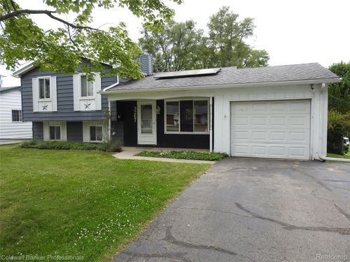 3267 Van Campen Dr, Waterford Twp, MI, 48329-4173 | Card Image