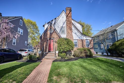 291 Russett Rd, Brookline, MA, 02467 | Card Image