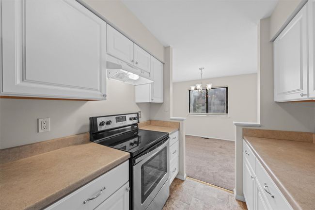 No shortage of cabinets | Image 12