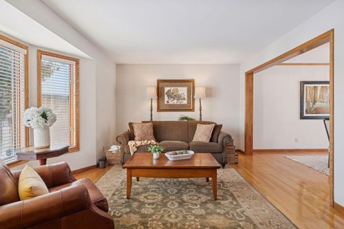 12500 Pinehurst Dr, Burnsville, MN, 55337-3454 | Card Image