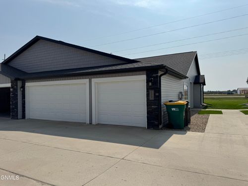 125 Kenner Loop, Bismarck, ND, 58504 | Card Image