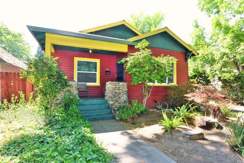 320 24th St, Sacramento, CA, 95816-3017 | Card Image