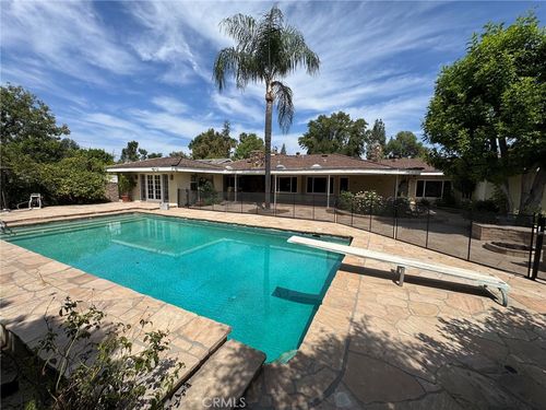17410 Knapp St, Northridge, CA, 91325-2420 | Card Image