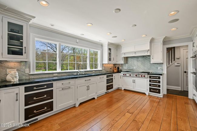 33 Cliffdale Rd, House other with 5 bedrooms, 5 bathrooms and null parking in Greenwich CT | Image 12