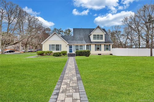 82 Southaven Ave, Medford, NY, 11763-3738 | Card Image