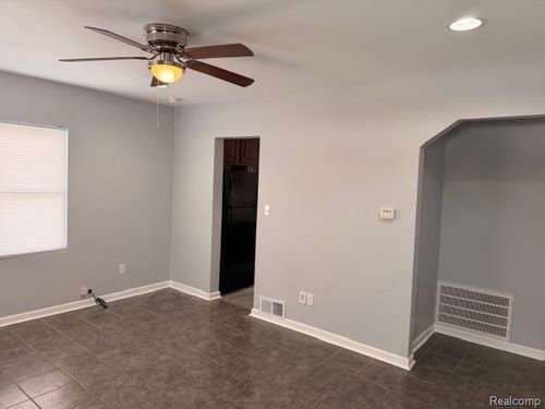 19404 Roscommon St, Harper Woods, MI, 48225-2168 | Card Image