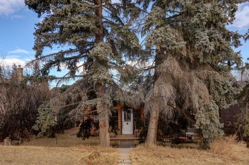 6424 32 Ave Nw, Calgary, AB, T3B0K4 | Card Image