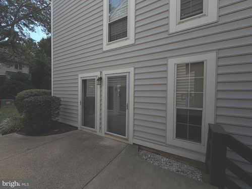 10050 Oakton Terrace Rd, OAKTON, VA, 22124-2936 | Card Image