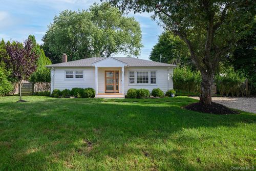 4 Southwind Rd, Remsenburg, NY, 11960-2035 | Card Image