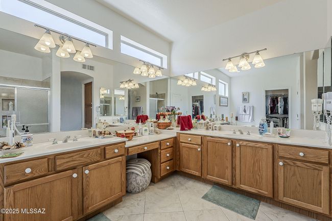 Full Vanity View | Image 27