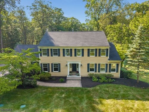 33 Willow Dr, Chester Twp, NJ, 07869-4733 | Card Image
