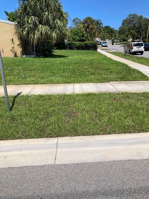 939 35th St, West Palm Beach, FL, 33407-4715 | Card Image