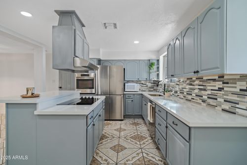 5827 W Rosewood Ln, Phoenix, AZ, 85031-1644 | Card Image