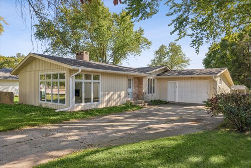 3703 W High St, McHenry, IL, 60050-5646 | Card Image